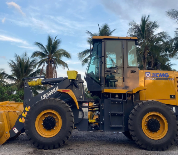 XÚC LẬT XCMG LW300FN  CÀNG NÂNG